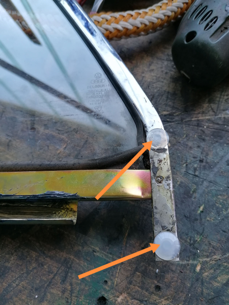 Stopfen Führung Gleitstück am Kurbelfensterrahmen hinten 8 Stück VW Käfer Cabriolet 08.64-85 vergl. 151847377(x8)